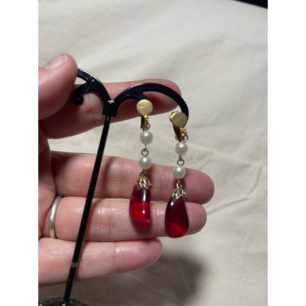 Beaded White Faux Pearl and Red Gem Stone Gold Tone Dangle Clip-On Earrings - Picture 4 of 11